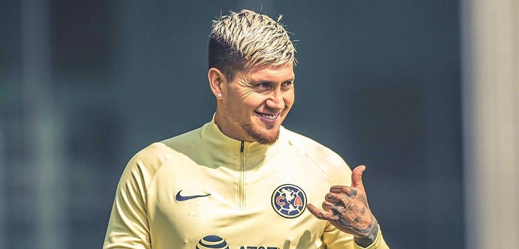 Ya está mejor: Nico Castillo se encuentra en reposo tras sangrado que lo llevó a urgencias