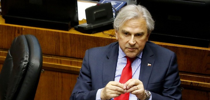 La tapa de cuaderno que indignó a senador Iván Moreira: 