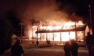 incendio destruye municipalidad de Futaleufú en la región de Los Lagos