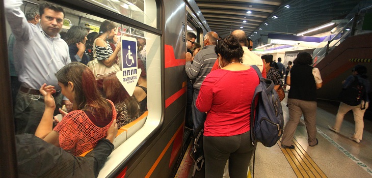 ¿Quién tiene la razón? Mañalich recomienda usar mascarilla y especialistas rechazan su anuncio