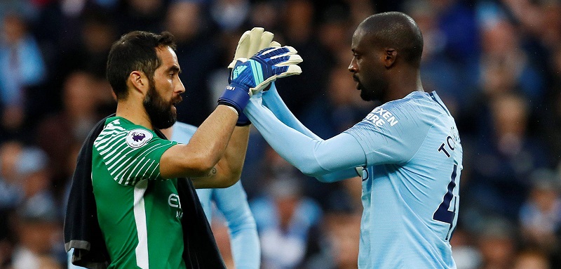 La medida de la Premier League para prevenir contagios de coronavirus: no más saludos de manos