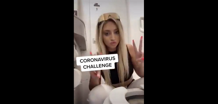 Polémica influencer retó al coronavirus lamiendo un inodoro: su idea era hacerlo 'challenge'