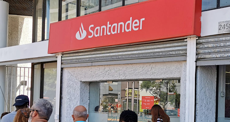Banco Santander anuncia facilidades para más de 500 mil clientes en el pago de créditos