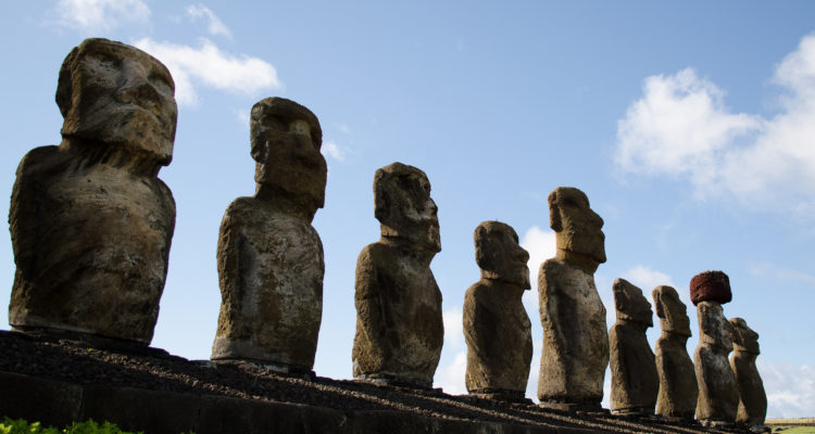 Arraigo insular y firma mensual para hombre que chocó Moai en Rapa Nui: el daño es incalculable