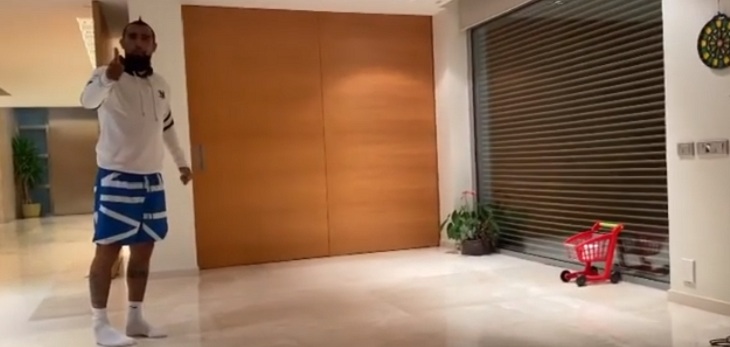 Arturo Vidal aceptó reto viral de Messi por cuarentena y le agregó dificultad: desafió a compañeros