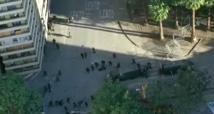 Nueva táctica de Carabineros permitió detención de 29 personas que hacían disturbios en Santiago