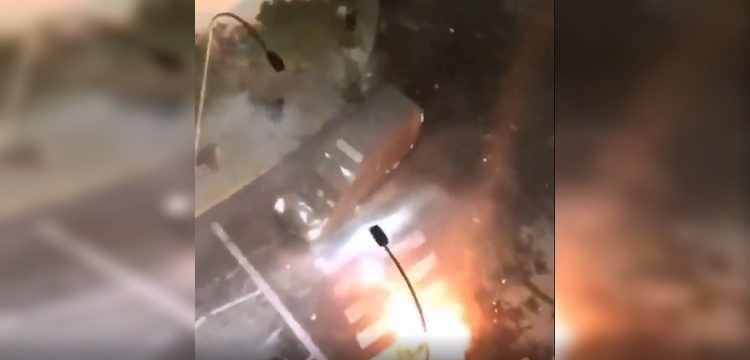 Hombre fue atropellado por un carro de Carabineros durante enfrentamientos en Santiago