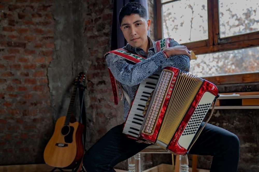 Muy enfocado Juan Ángel reveló detalles de su nuevo single y habló de