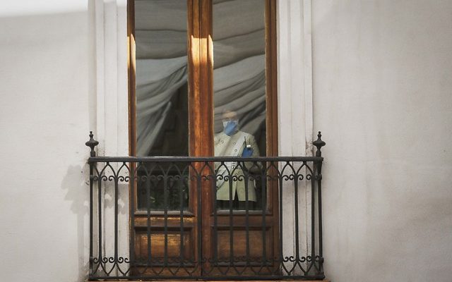 COVID-19 llega a La Moneda: Gobierno confirma que guardia de palacio dio positivo a examen