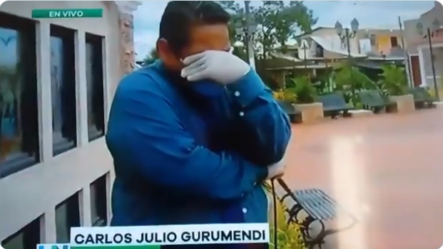 Periodista de Ecuador llora en pantalla