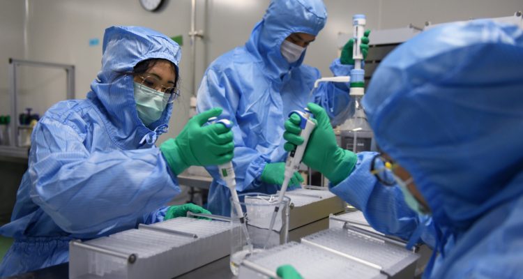 Balance mundial de COVID-19: casi 3 millones han dado positivo y fallecidos superan los 200 mil