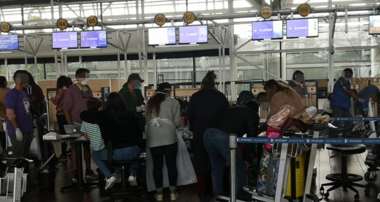 Activan protocolo sanitario en Aeropuerto de Santiago
