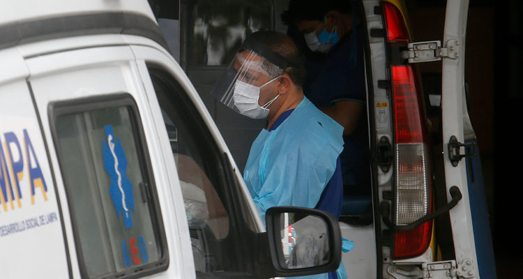 Preocupación en Valparaíso: cerca de 180 funcionarios de la salud están en aislamiento por COVID-19