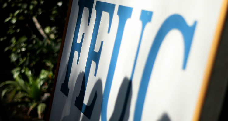 FEUC pide sanción para profesor que 