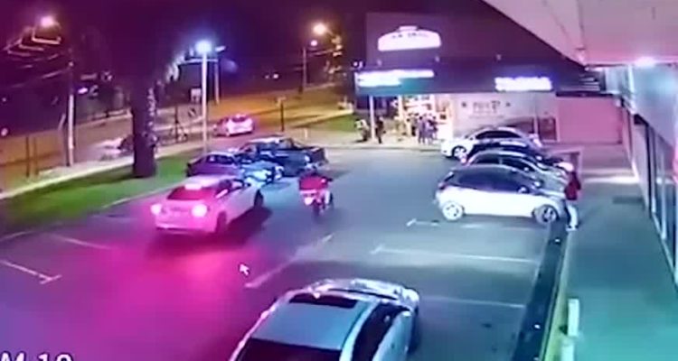 Cámara de seguridad capta robo frustrado en pizzería capitalina que terminó con asaltante muerto