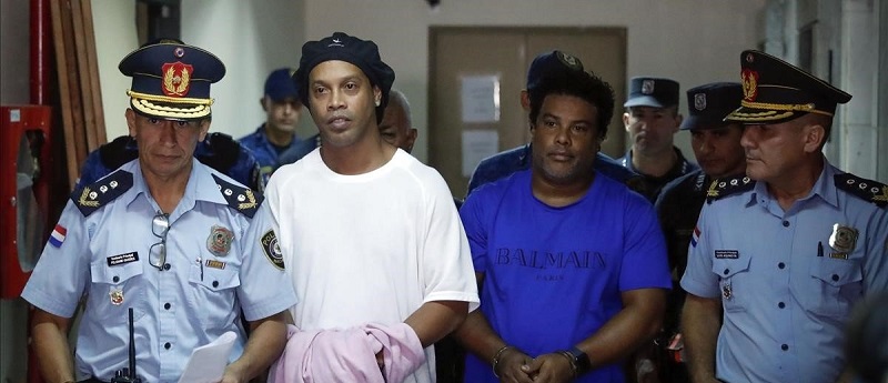 Ronaldinho rompe el silencio tras estar preso