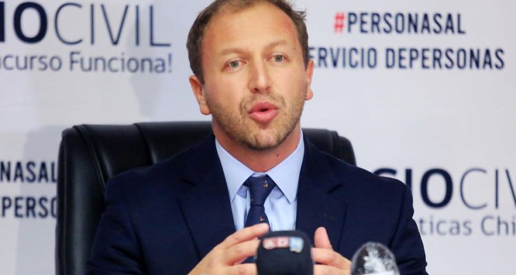 Plan de retorno al trabajo del sector público excluye a mayores de 70 años y a personas en riesgo