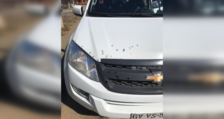 Desconocidos atacan con perdigones camioneta de la Seremi de Salud y carro policial en Tirúa