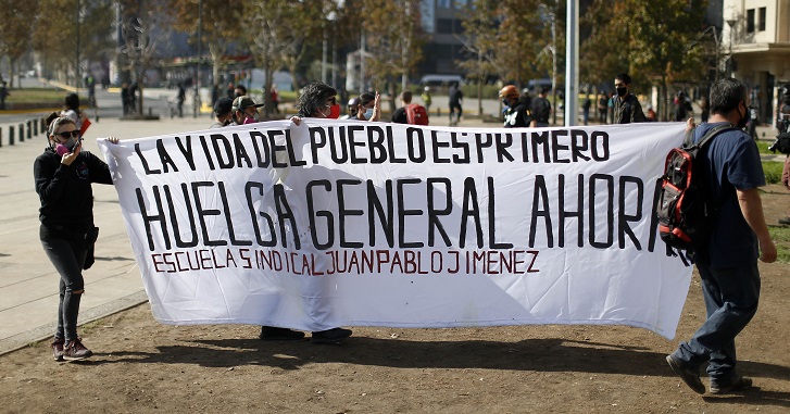 Al menos 10 dirigentes de la CUT son detenidos tras realizar acto en la vía pública en Santiago