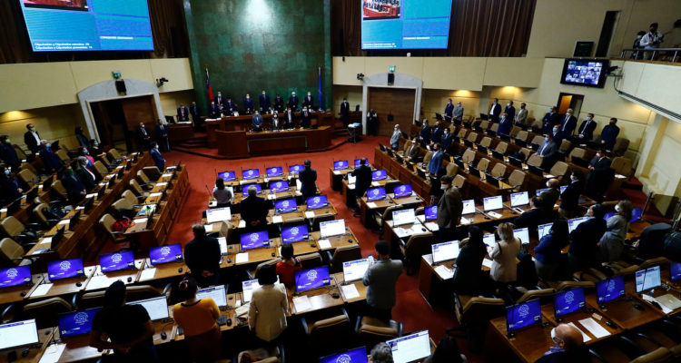 Cámara de Diputados suspende sesiones presenciales: familiar de funcionario dio positivo a COVID-19