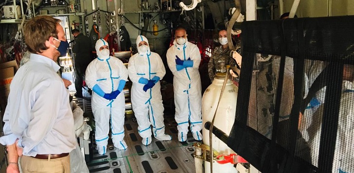 Inicia traslado de pacientes con COVID-19 desde la región Metropolitana a otros puntos del país