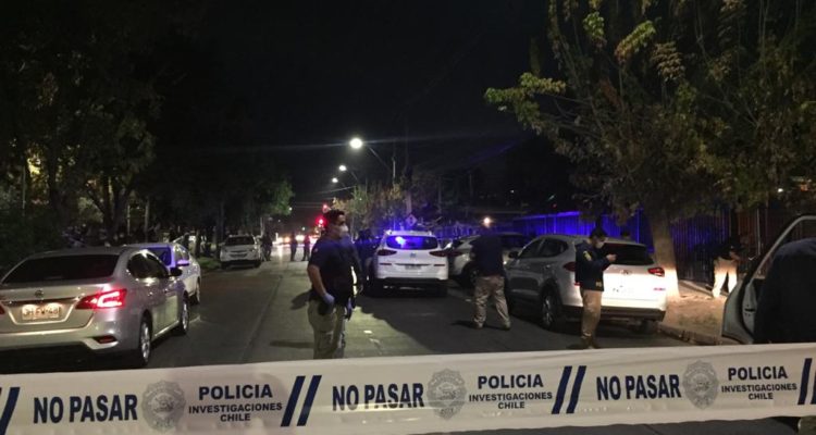 Hombre muere tras intentar asaltar a funcionario PDI