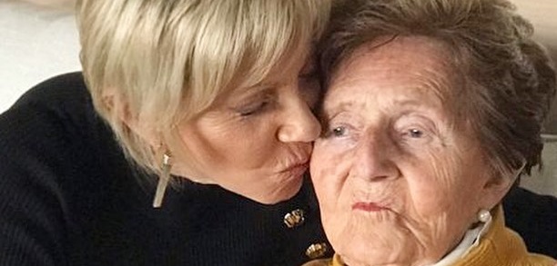 Raquel Argandoña recurrió a traje sanitario para reencontrarse con su madre: 