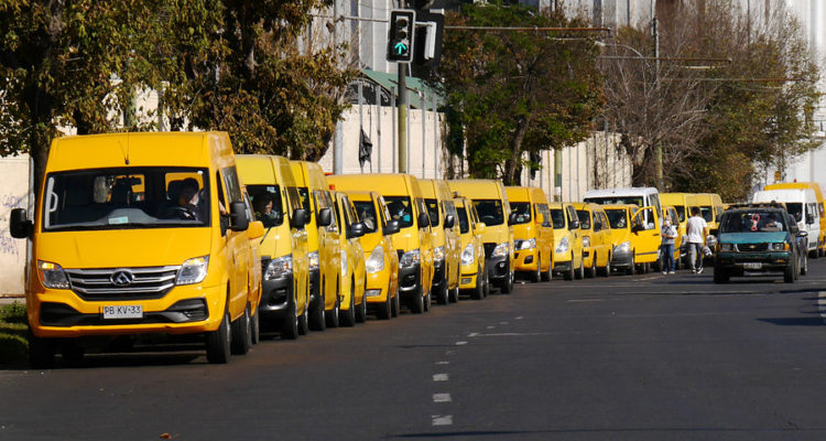 Gobierno posterga pago de permisos de circulación para taxis, colectivos, buses y furgones escolares