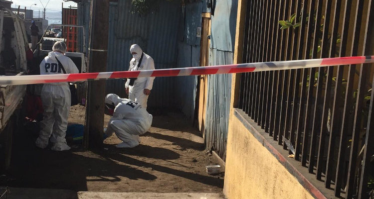 Encuentran muerto a hombre de 58 años al interior de furgón en vía pública de Antofagasta