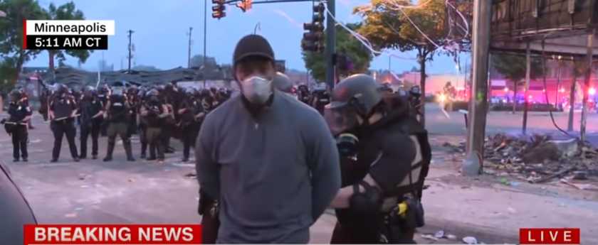 Equipo de CNN es arrestado en pleno despacho por la policía de Minnesota mientras cubría protestas