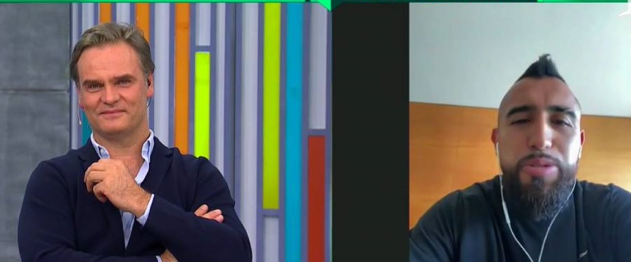 La broma en vivo de Amaro Gómez-Pablos que le sacó risas a Arturo Vidal: 