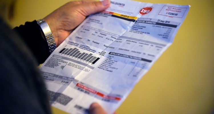 Cámara aprueba suspensión del cobro de servicios básicos durante pandemia y proyecto pasa al Senado