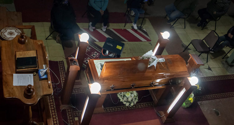 Gobierno reajustó a 2.190 los muertos a causa de COVID-19 en Chile: se sumaron 553 víctimas