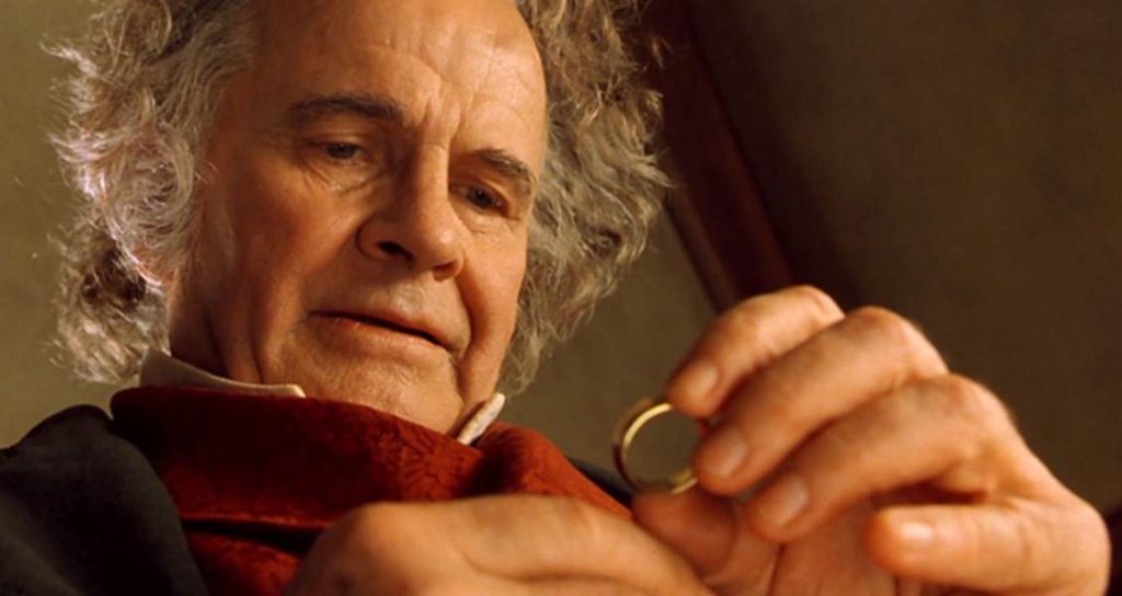 A los 88 años fallece Ian Holm, recordado por su rol como Bilbo Bolsón en 'El Señor de los Anillos'