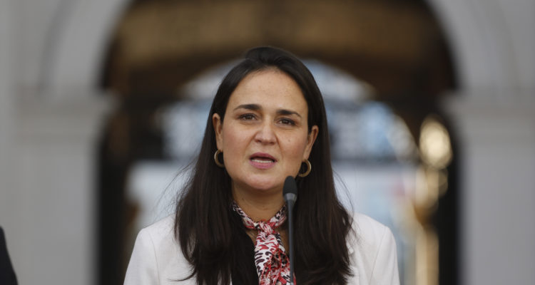 Subsecretaria de la Niñez dio positivo por COVID-19: descartan contacto estrecho con Piñera