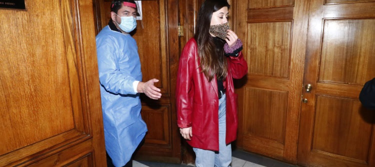 Diputada Cicardini es trasladada al policlínico del Congreso en medio de votación por el 10%