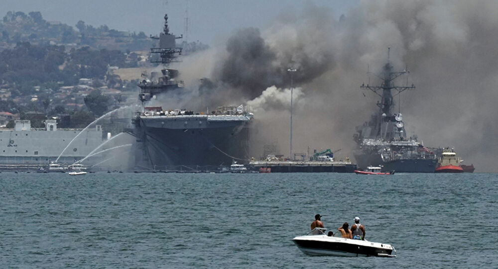 Preocupación por explosión que causa incendio en buque de la Marina de EEUU