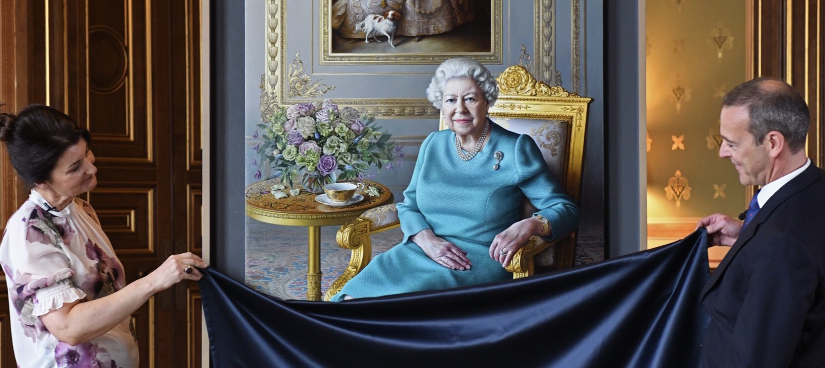 Estrenan nuevo retrato oficial de Isabel II