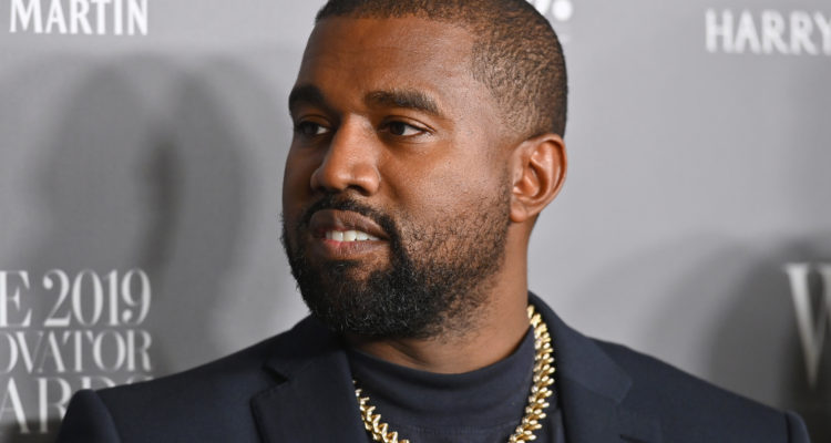 Rapero Kanye West llora en lanzamiento de su candidatura a la presidencia