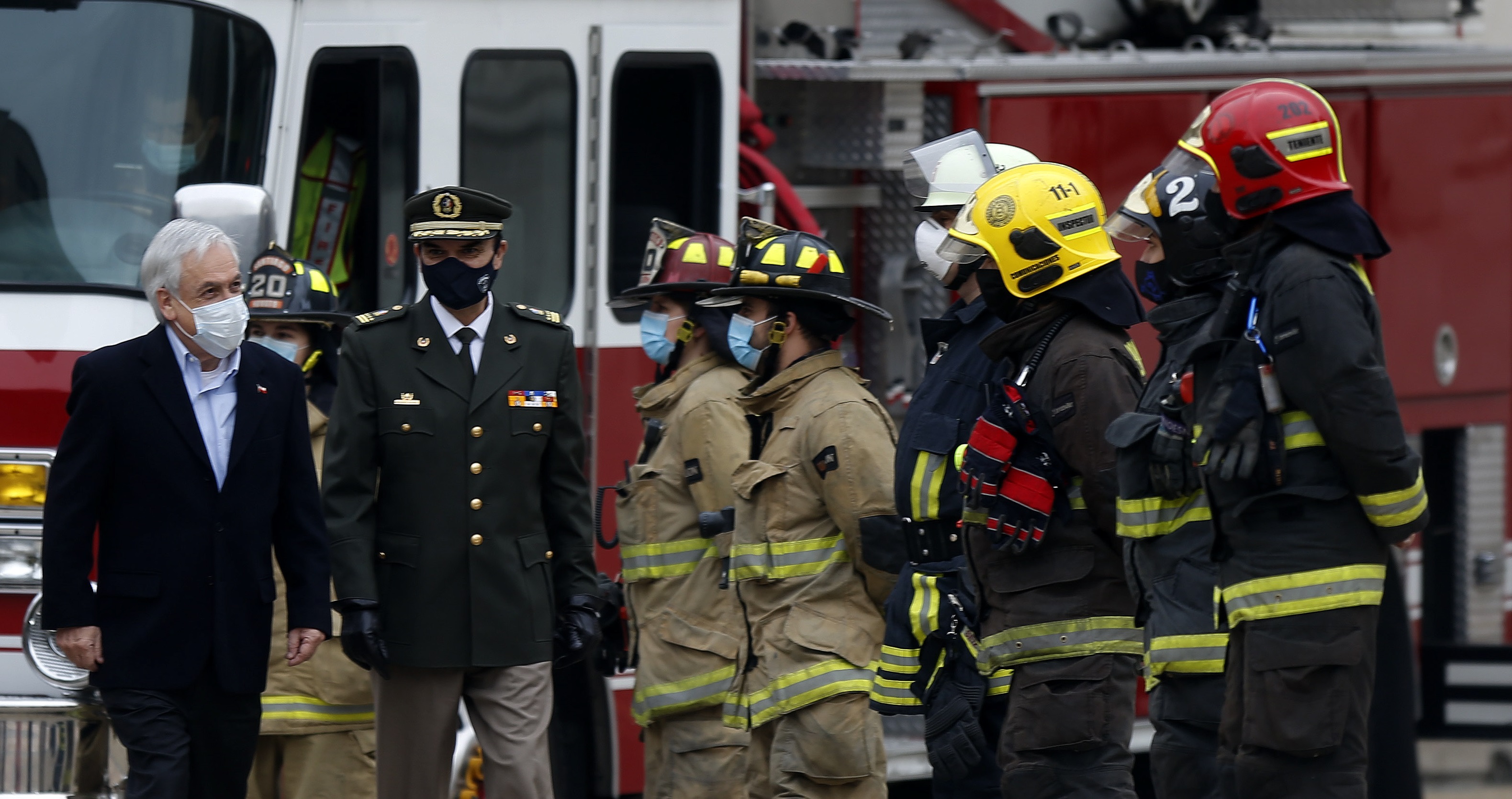 Piñera promulga ley que endurece sanciones contra quienes agredan a bomberos durante sus labores