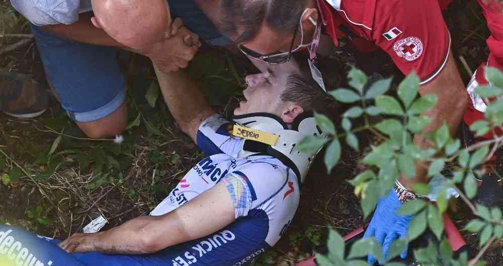 Ciclista sufre impactante accidente en en el Giro de Lombardía