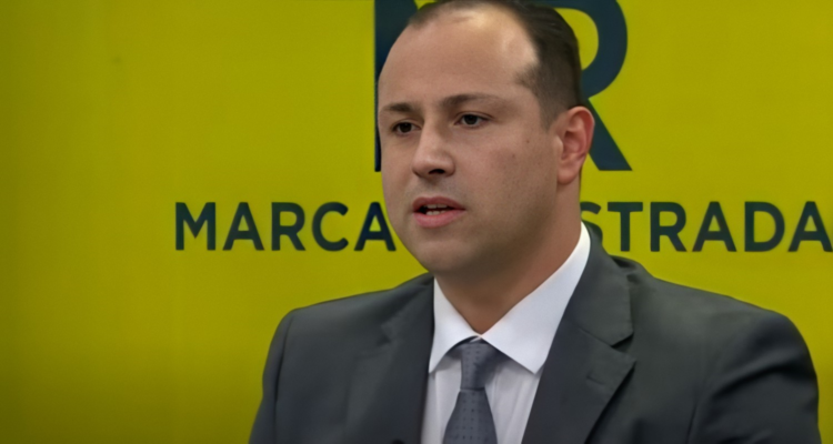 Milicogate: ministro Desbordes recibirá a capitán Harvey tras repetidos rechazos de Espina