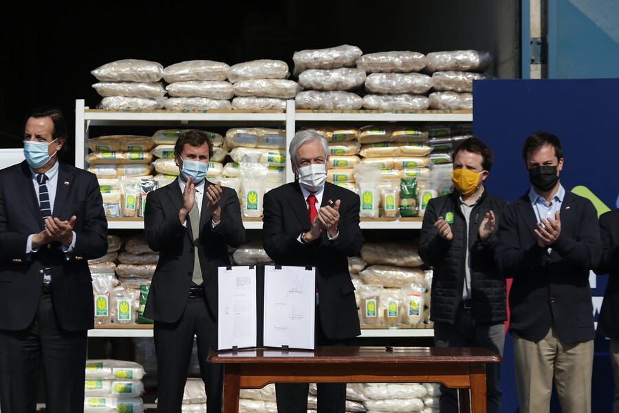 Piñera anuncia beneficios para pequeñas y medianas empresas