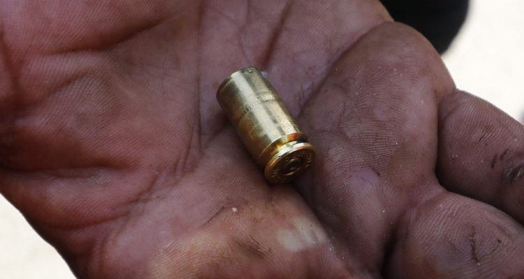 Joven de 18 años murió en La Pintana: en la calle disparaban a Tenencia y bala ingresó a su pieza