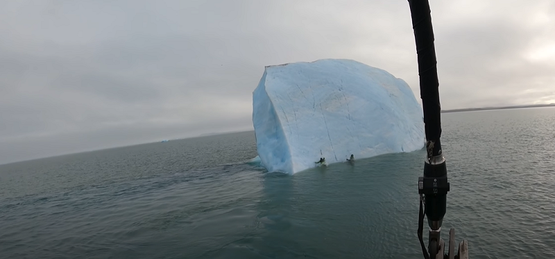 exploradores casi mueren luego que iceberg que escalaban se diera vuelta