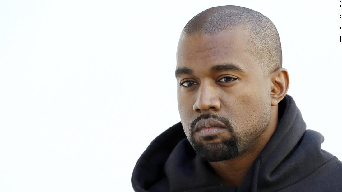 Kanye West se graba orinando un grammy para lanzar duros dardos contra los sellos