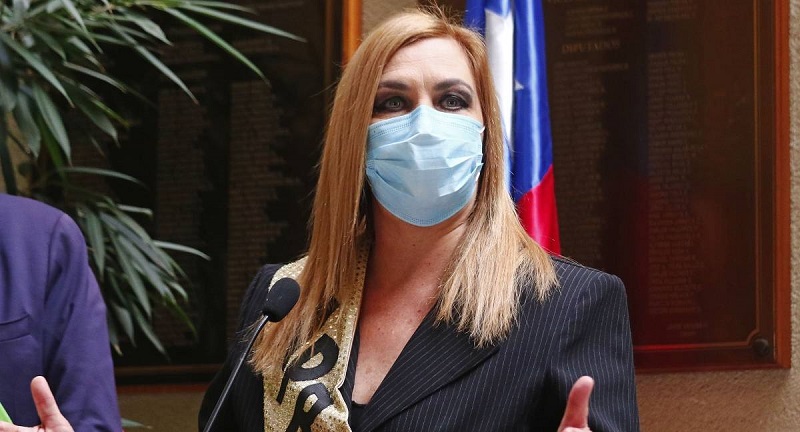 Pamela Jiles aparece por primera vez en lista de presidenciables de la encuesta Cadem