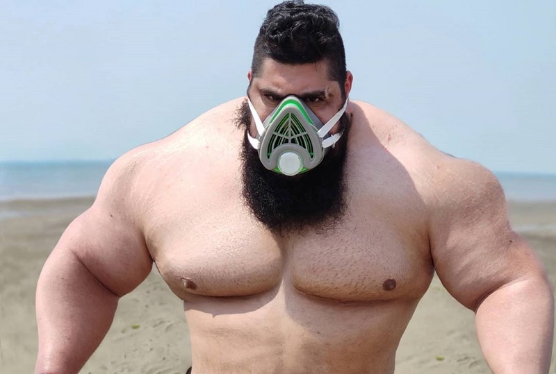 'Hulk iraní' la rompe con su brutal entrenamiento