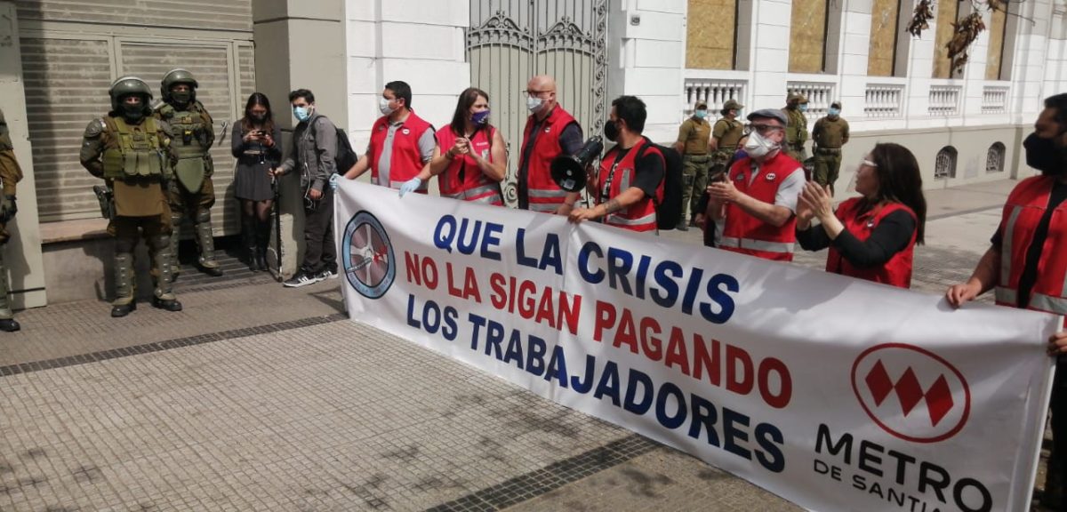 En medio de protestas de trabajadores: Piñera anuncia que Metro volverá a estar 100% operativo
