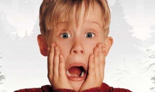 Macaulay Culkin confecciona mascarilla